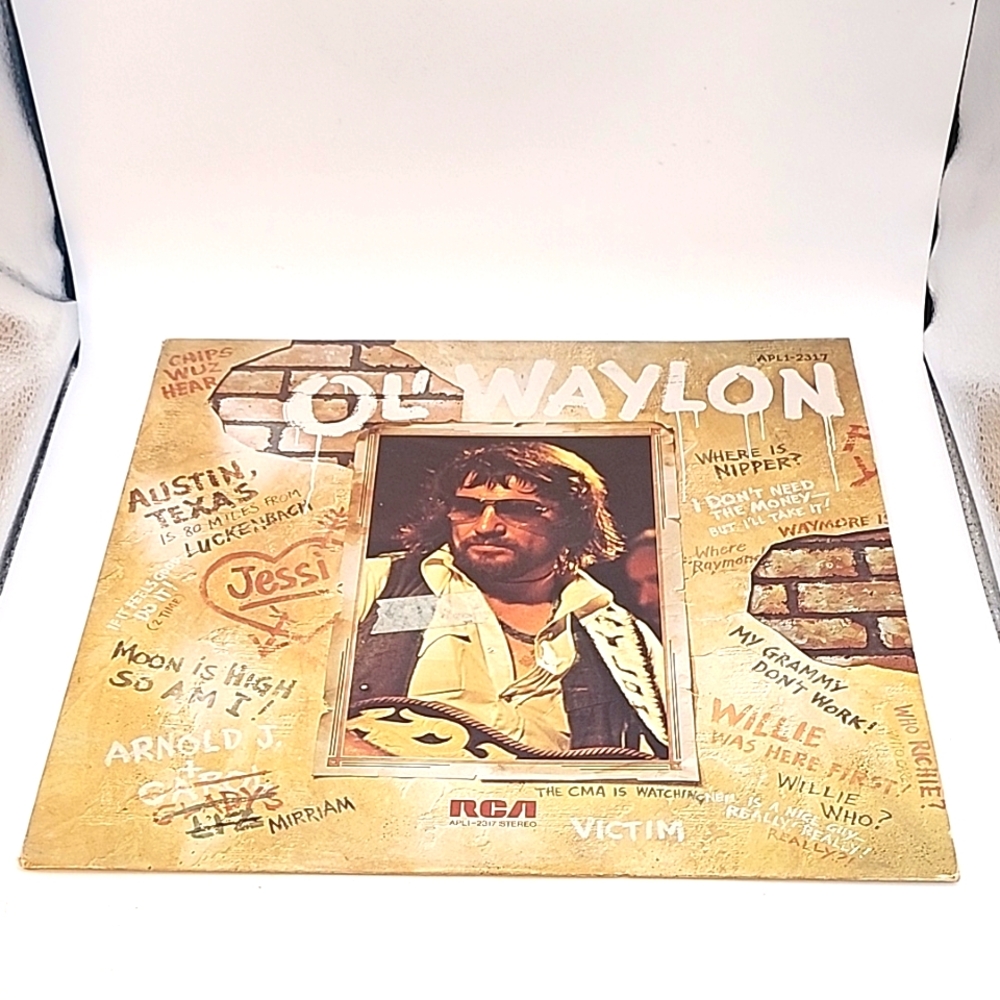 Vintage 1977 RCA Waylon Jennings Ol' Waylon APL1-2317 LP Vinyl Record